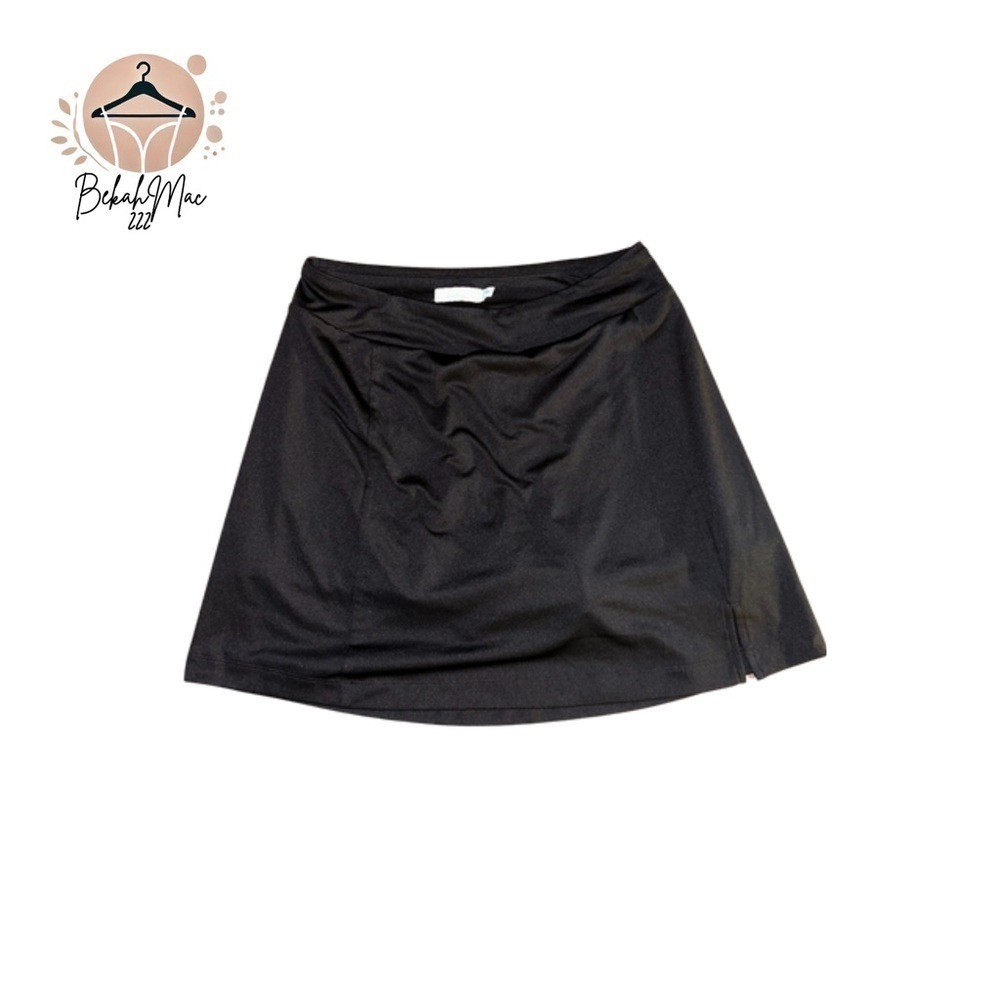 Lady Hagen Essentials Black Skirt, Size M - Classic and Versatile!